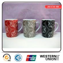 Caneca de Porcelana em Cores Diferentes